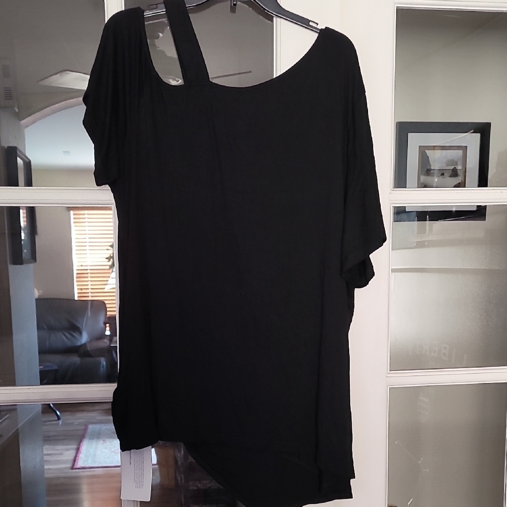 BloomChic Black Short Sleeve Top - Picture 8 of 8